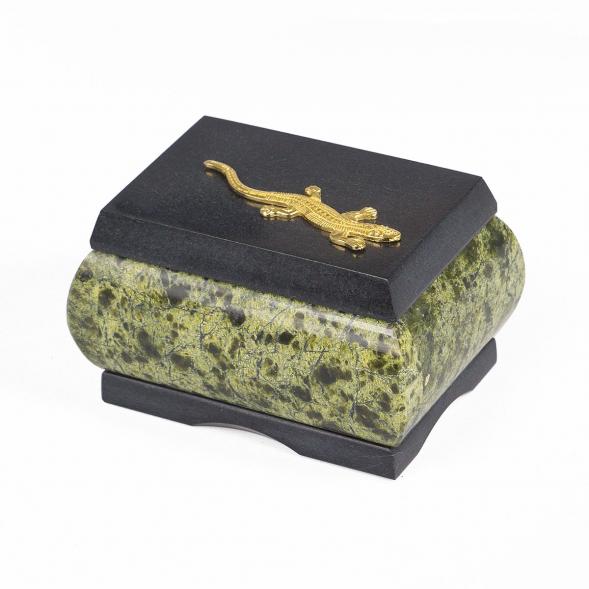 Каменная шкатулка с ящерицей змеевик 9х5,5х5 см 112036
