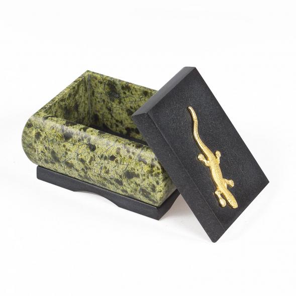 Каменная шкатулка с ящерицей змеевик 9х5,5х5 см 112036