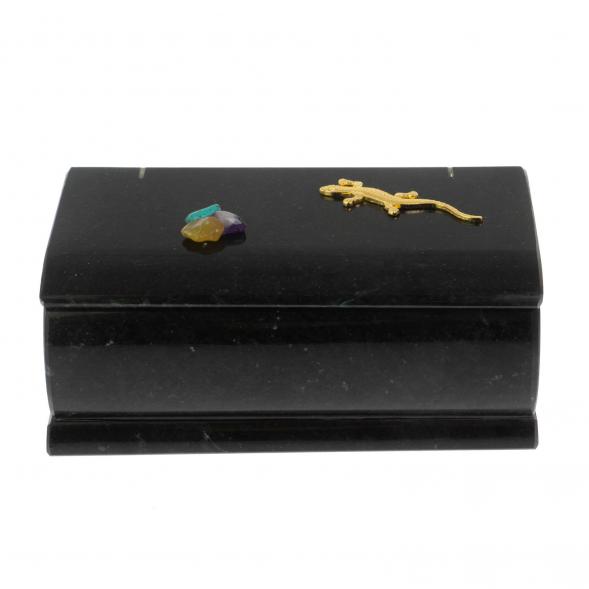 Шкатулка из черного змеевика с ящерицей и самоцветами 15х7,5х6 см 128738