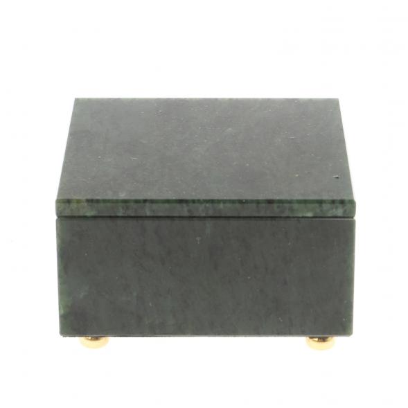 Шкатулка из нефрита на бронзовых ножках 8х8х4,8 см 127107