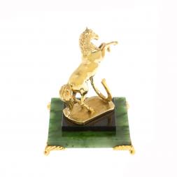 Бронзовая статуэтка &amp;quot;Лошадь с подковой&amp;quot; на нефрите