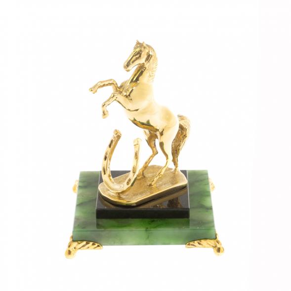 Бронзовая статуэтка &amp;quot;Лошадь с подковой&amp;quot; на нефрите 130063