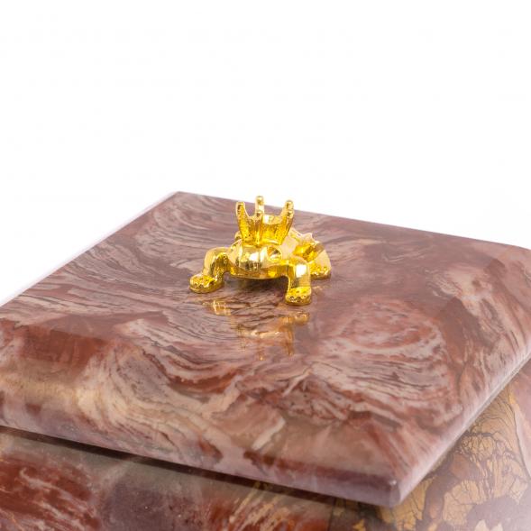 Шкатулка из лемезита с лягушкой 6,5х6,5х5 см 125008