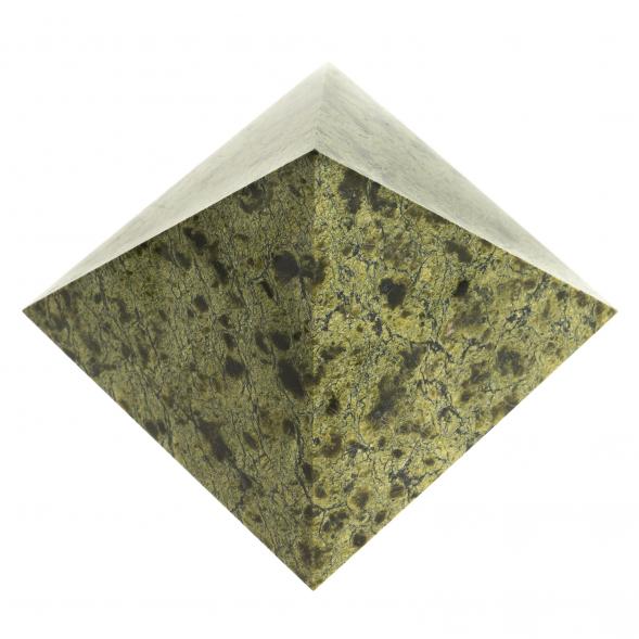 Пирамида 8,5х8,5х7,5 см камень змеевик 113907
