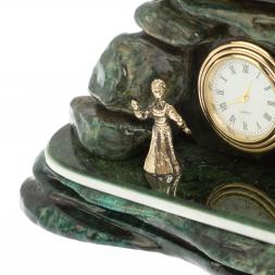 Композиция "Хозяйка медной горы" из змеевика с шаром Антистресс