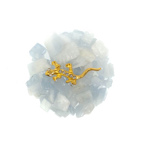 Магнит с ящерицей из камня голубой кальцит 5х5х1 см 128296